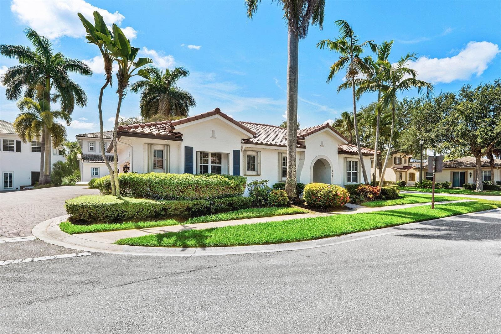 542 TOMAHAWK Court, Palm Beach Gardens, FL 33410 photo 2