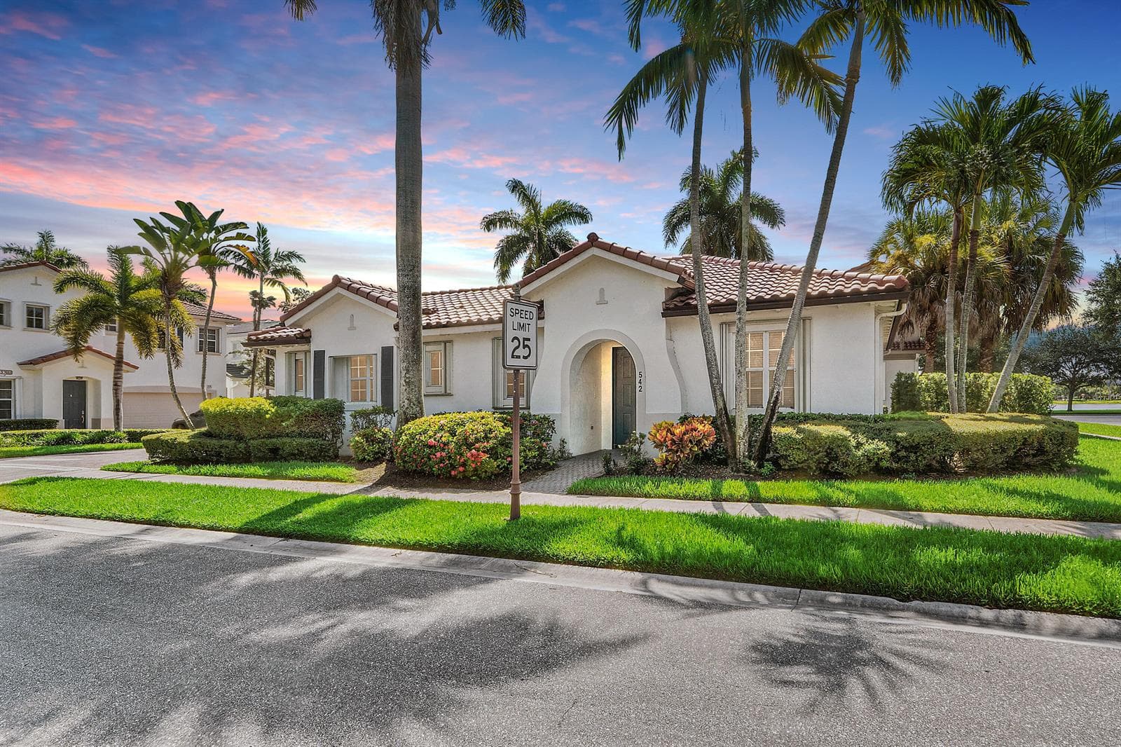 542 TOMAHAWK Court, Palm Beach Gardens, FL 33410 photo 3