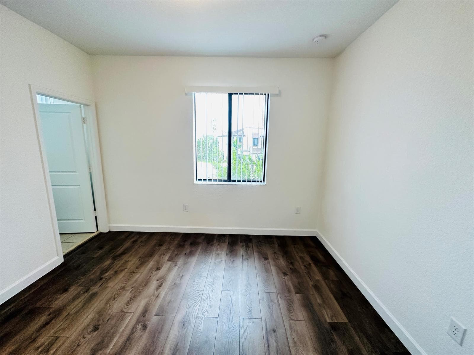 346 NE 208TH Terrace, Miami, FL 33179 photo 3
