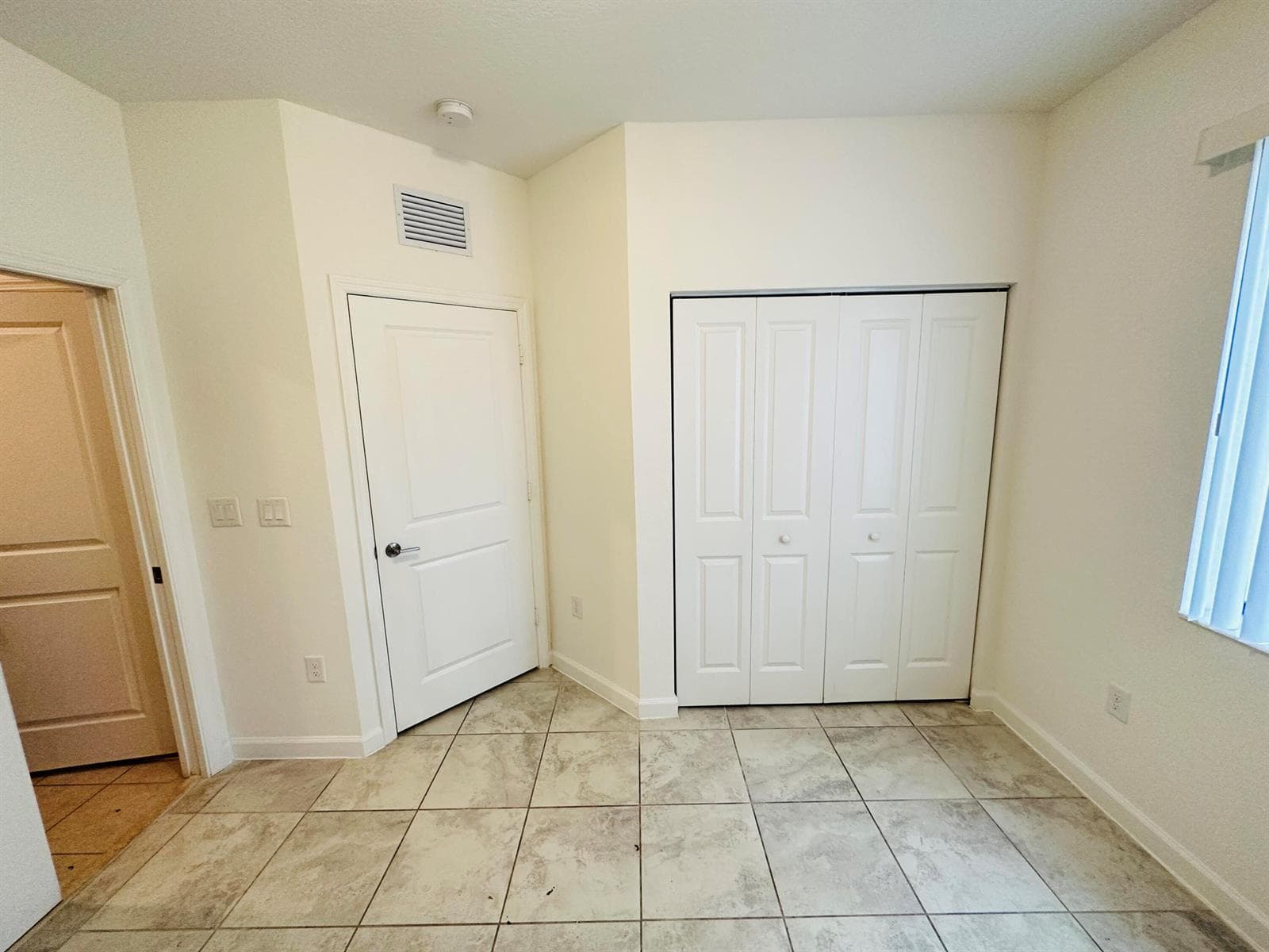 346 NE 208TH Terrace, Miami, FL 33179 photo 5