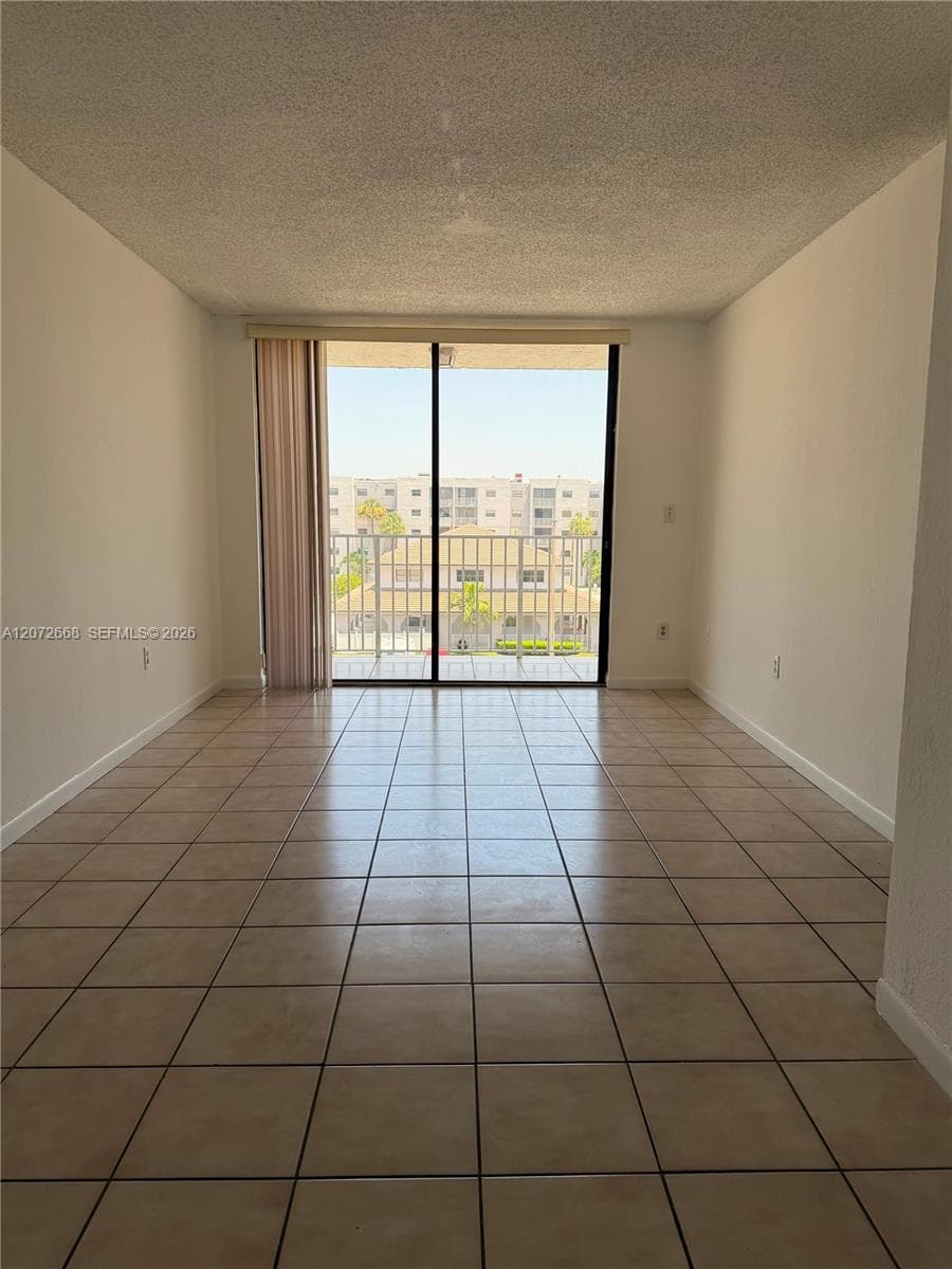 8145 NW 7th St # 406, Miami, FL 33126 photo 2