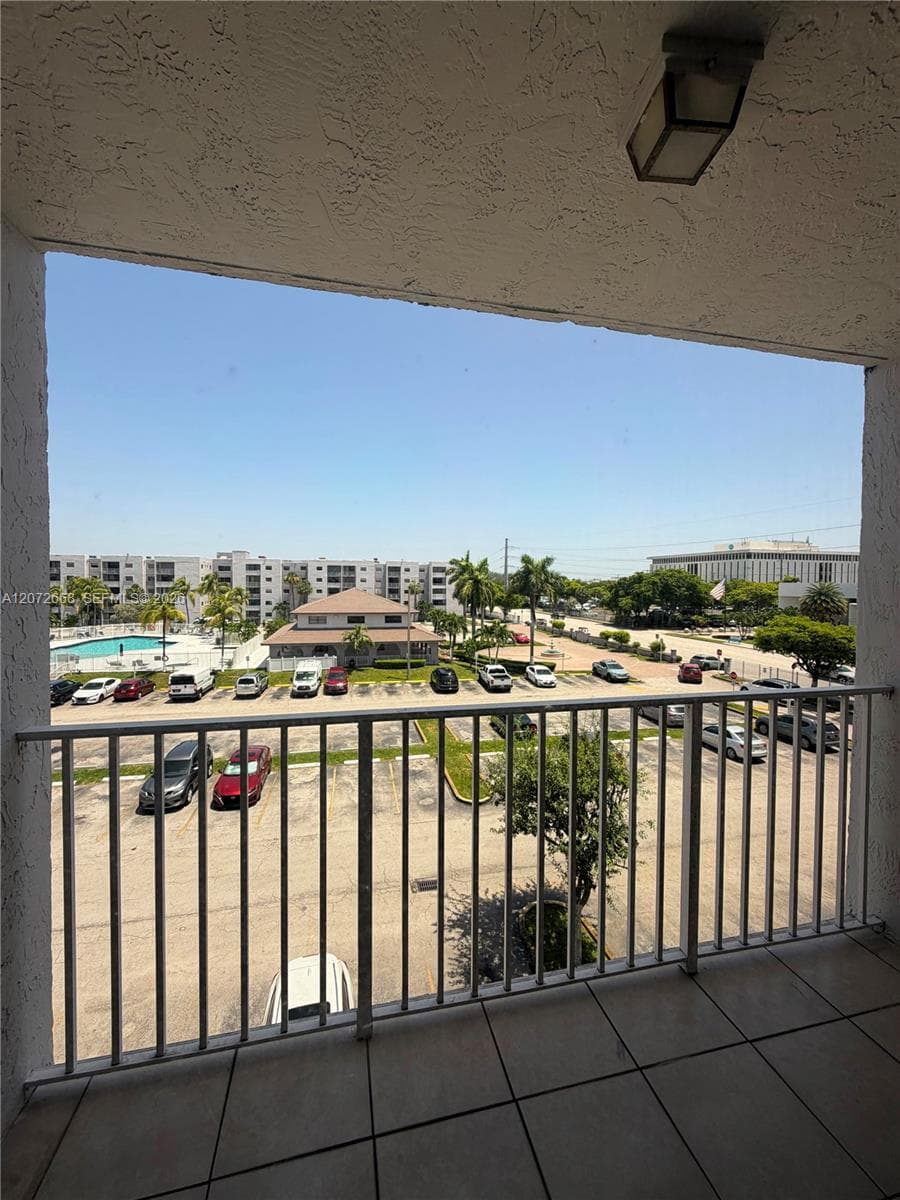 8145 NW 7th St # 406, Miami, FL 33126