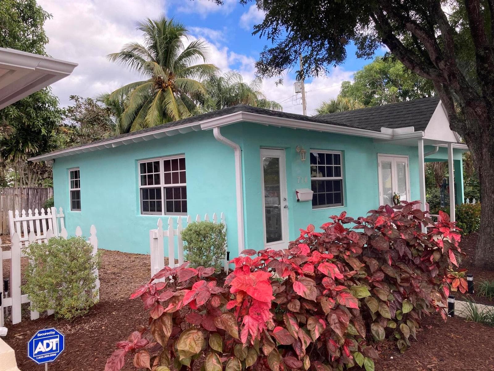 714 8th Avenue N, FL 33460 photo 2