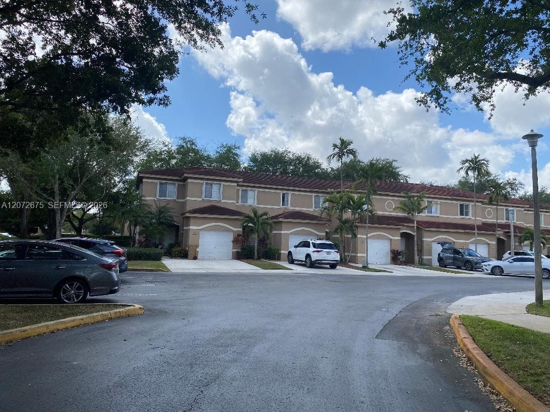 7690 S Southwood Cir, Davie, FL 33328 photo 5
