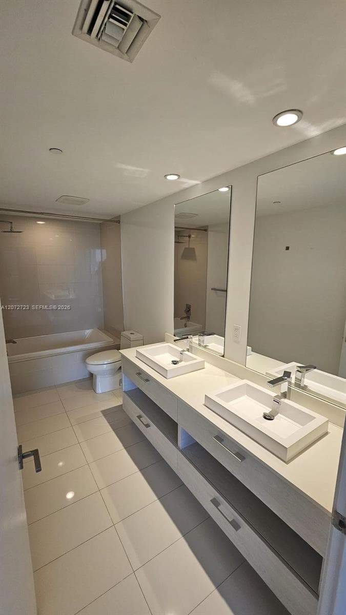 45 SW 9th St # 2102, Miami, FL 33130 photo 3
