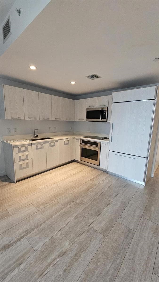 45 SW 9th St # 2102, Miami, FL 33130