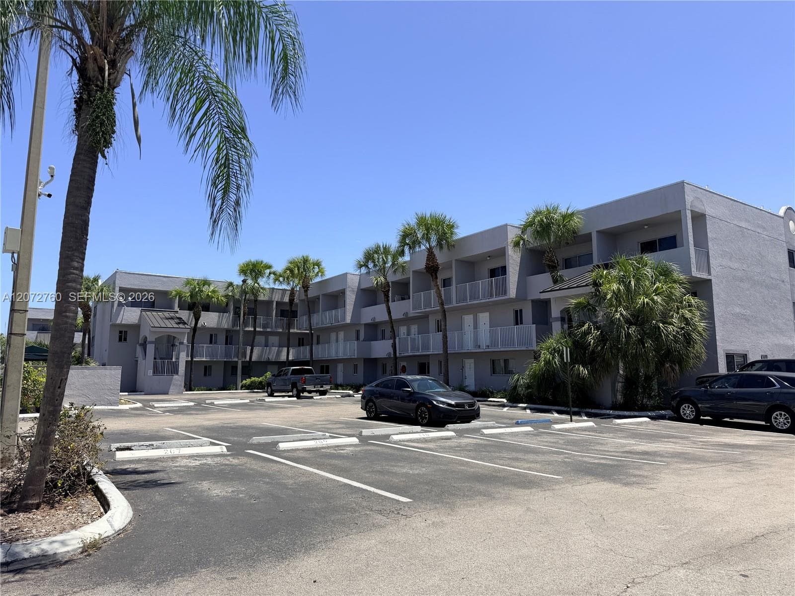 2710 W 76th St # 206, Hialeah, FL 33016