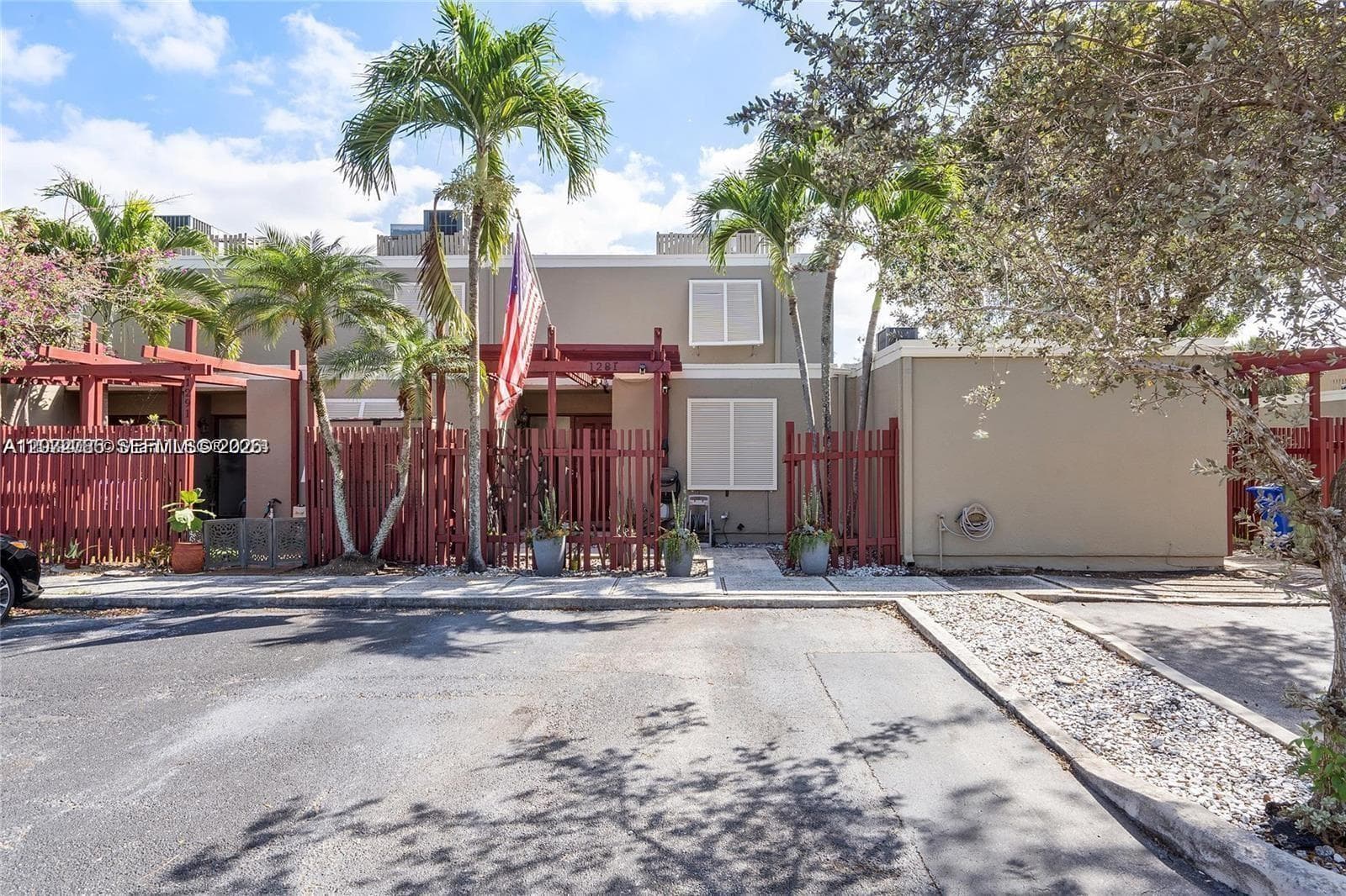 1281 W Fairway Rd # 1281, Pembroke Pines, FL 33026