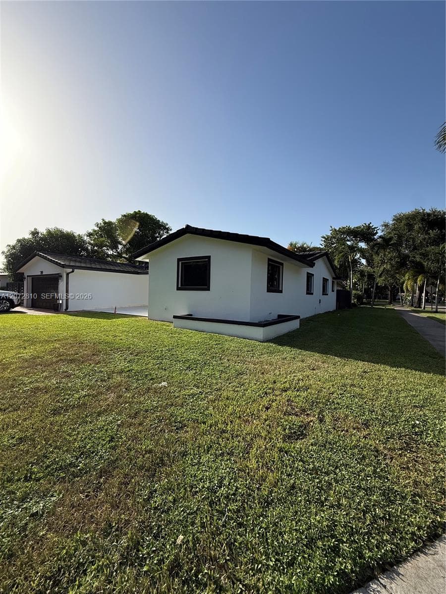 6901 S Miami Lakeway S, Miami Lakes, FL 33014 photo 4