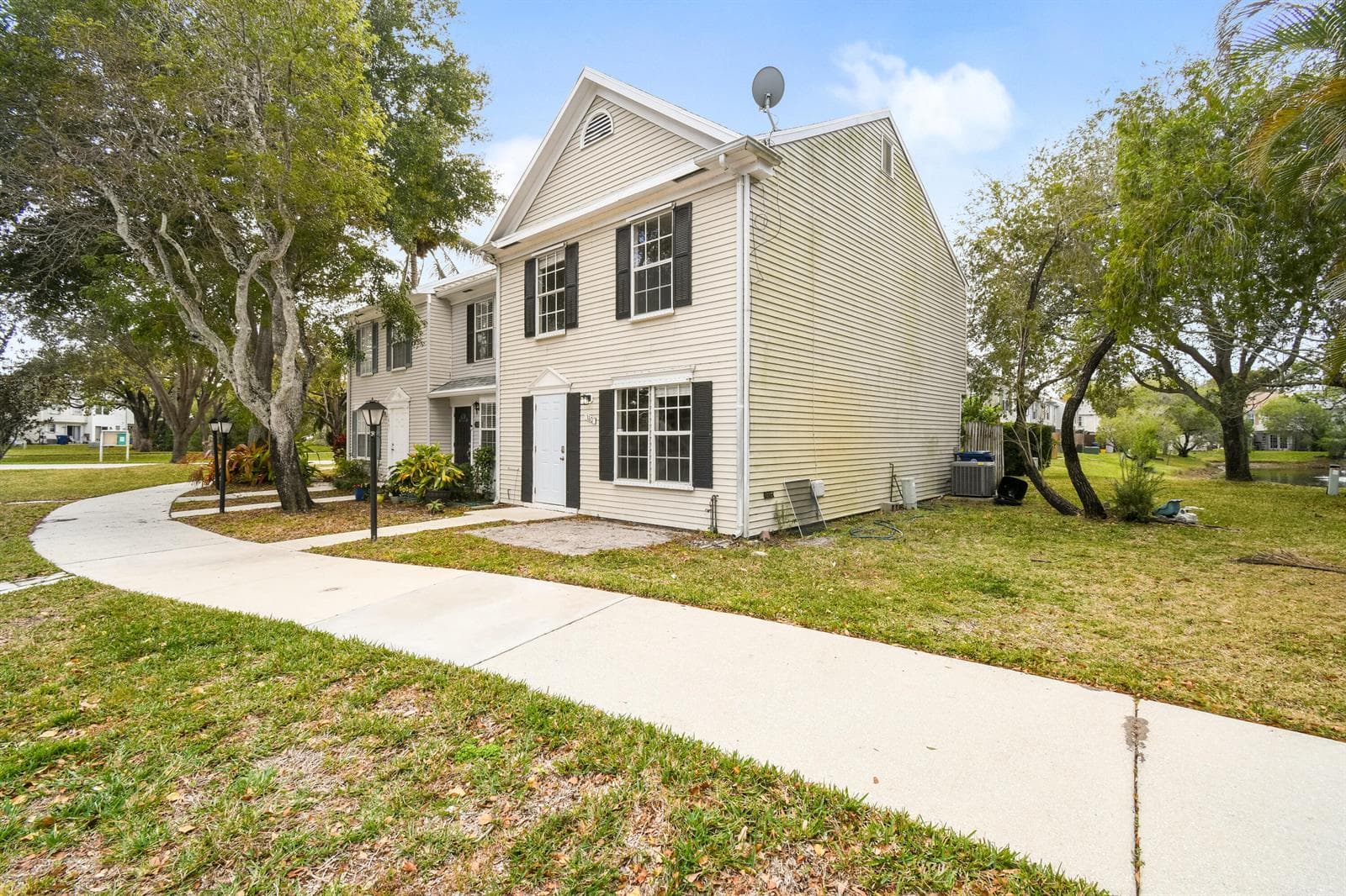 110 OLD ENGLISH Court, Jupiter, FL 33458 photo 2