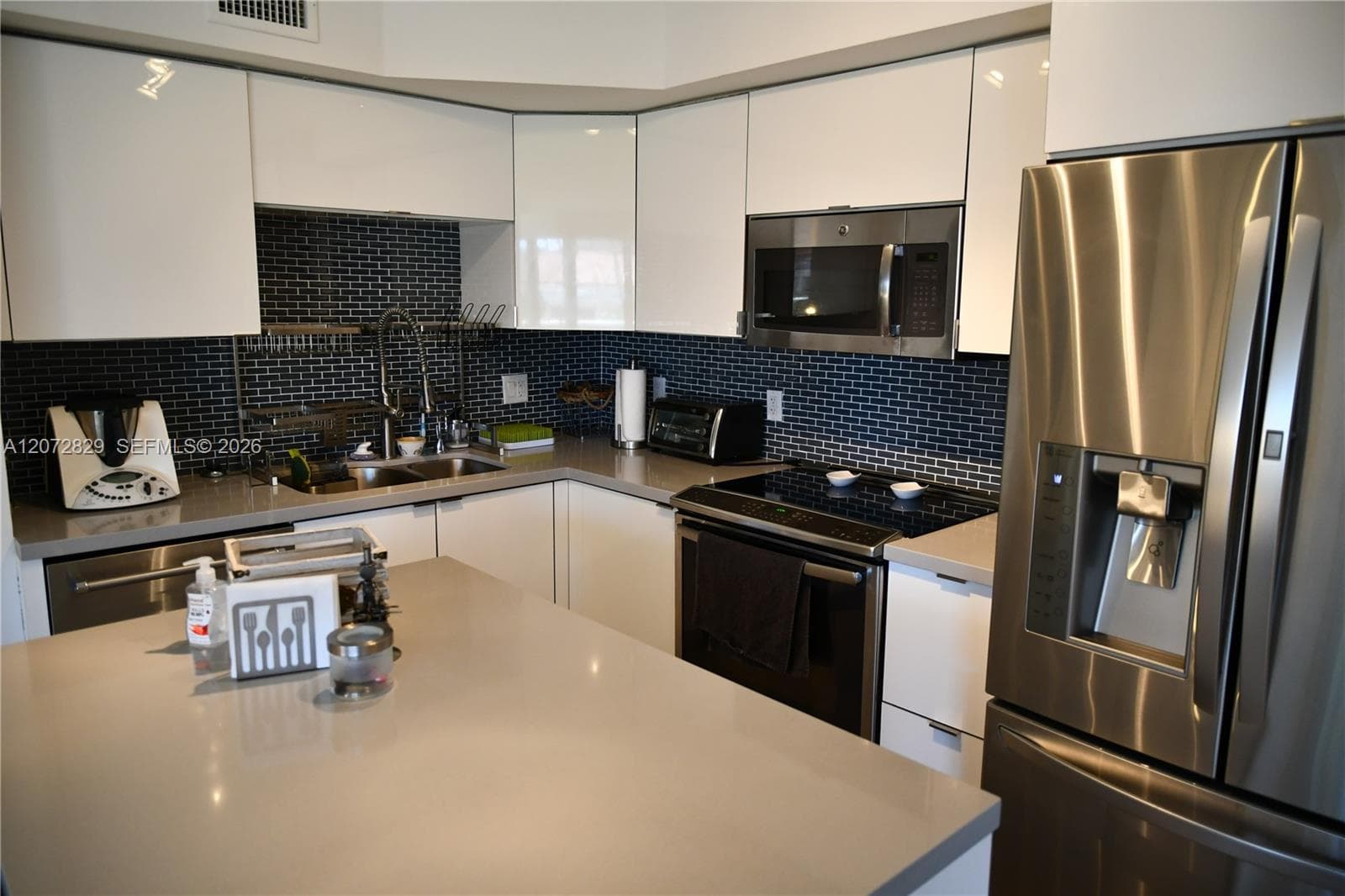 1000 E Island Blvd # 303, Aventura, FL 33160 photo 4