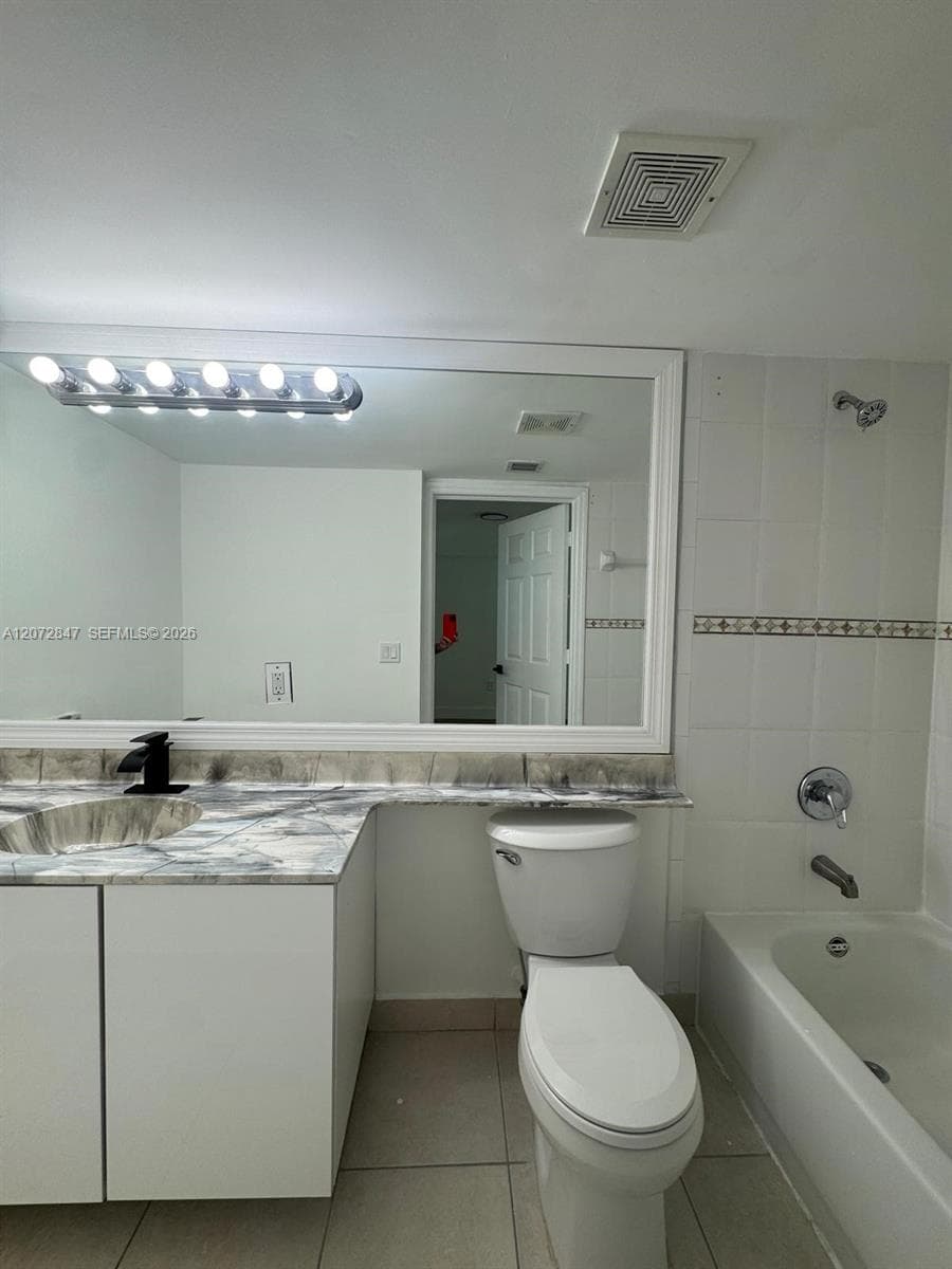 2415 NW 16th St Rd # 301-1, Miami, FL 33125 photo 5