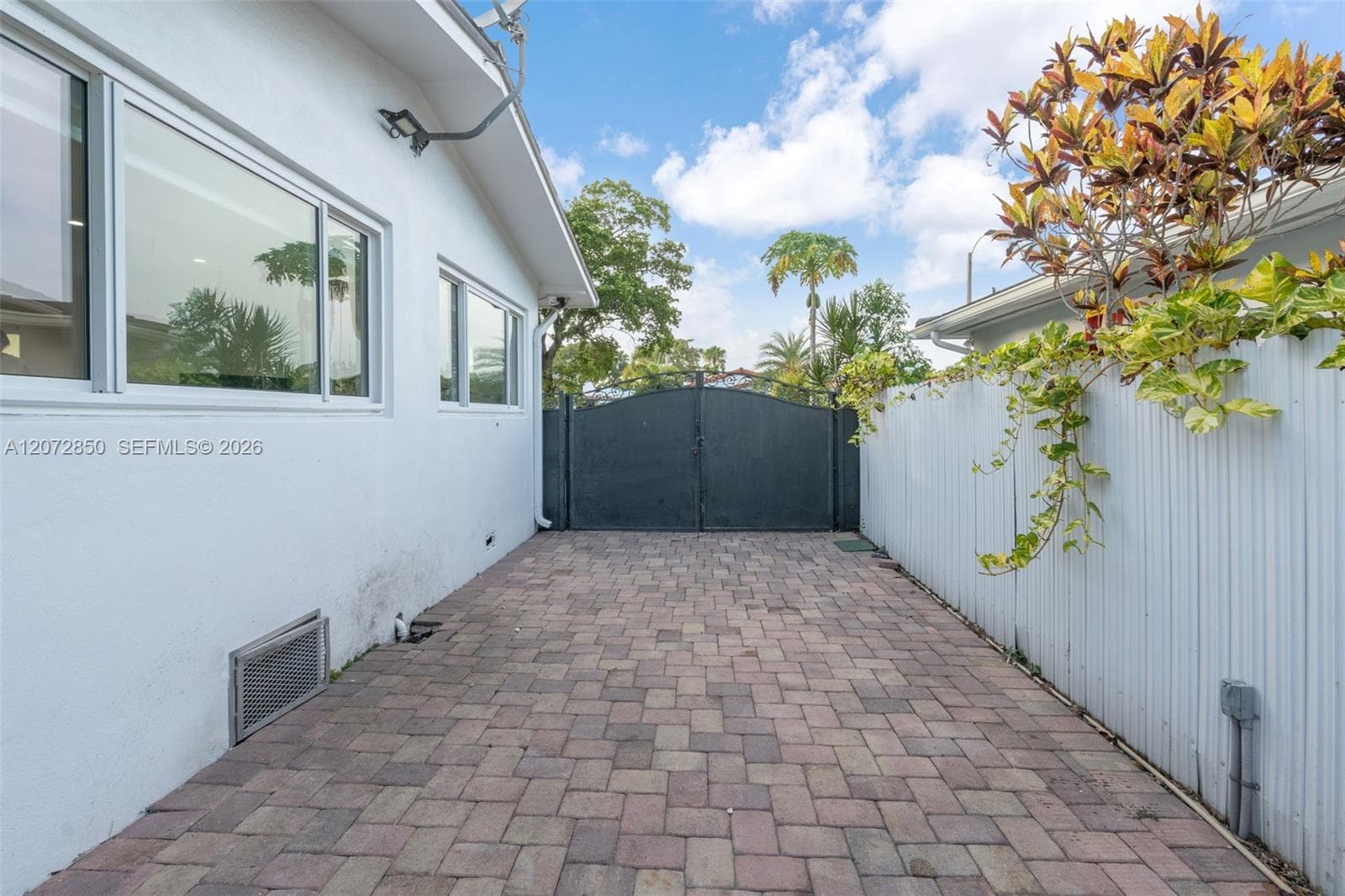 5330 SW 7th St, Miami, FL 33134 photo 4