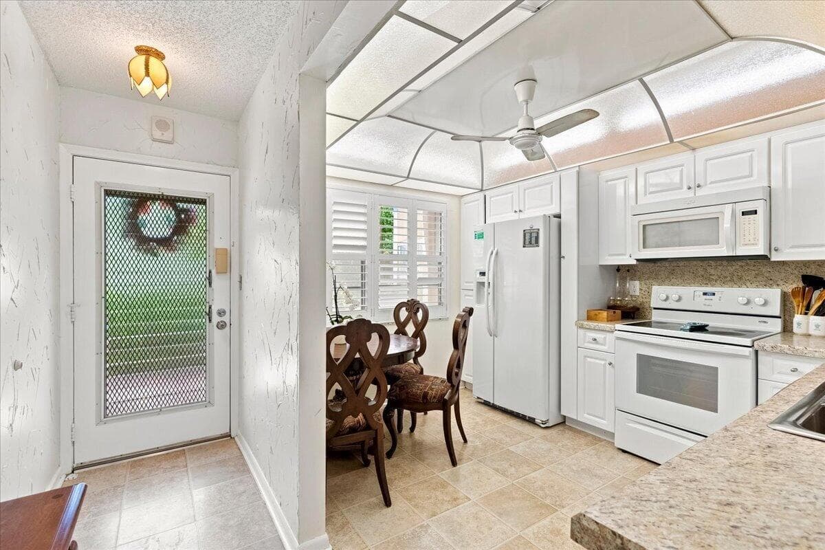 2304 LUCAYA Lane # C1, Coconut Creek, FL 33066 photo 3