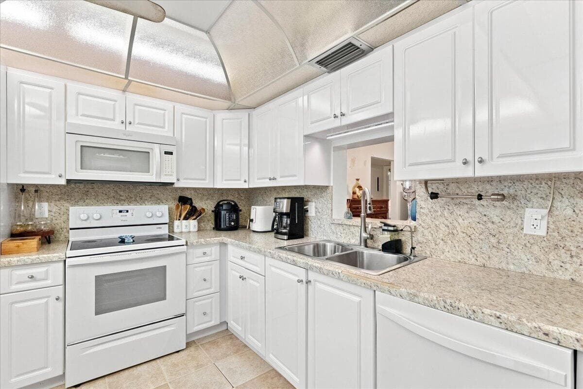 2304 LUCAYA Lane # C1, Coconut Creek, FL 33066 photo 5
