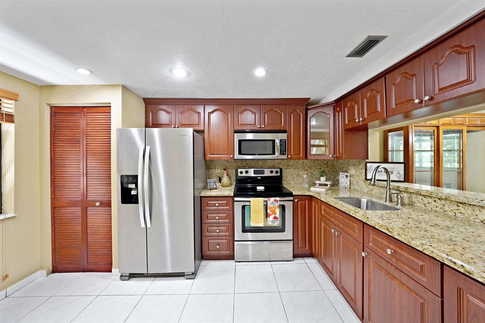 901 Colony Point Circle # 207, Pembroke Pines, FL 33026 photo 4