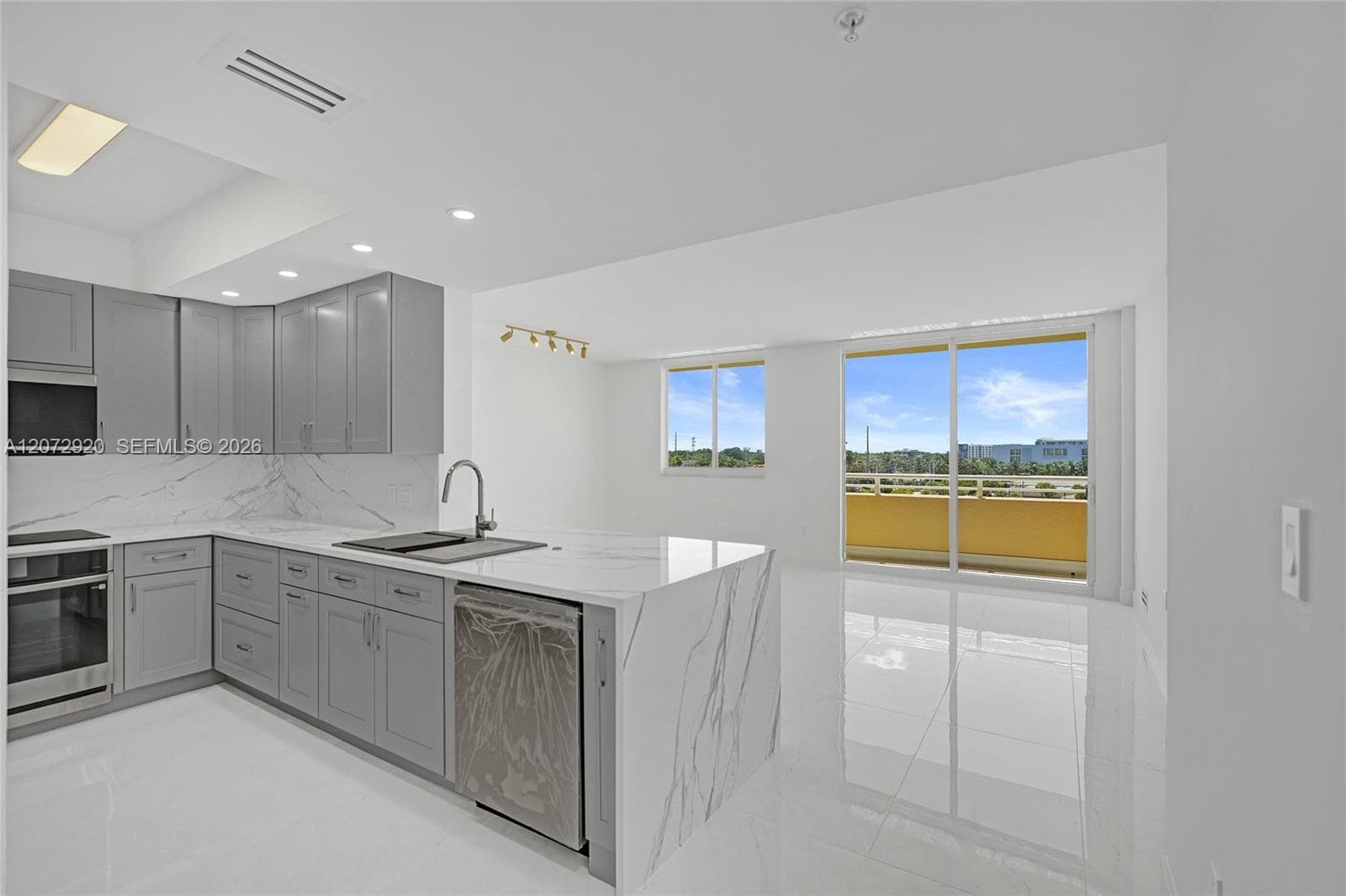 2775 NE 187th St # 514, Aventura, FL 33180