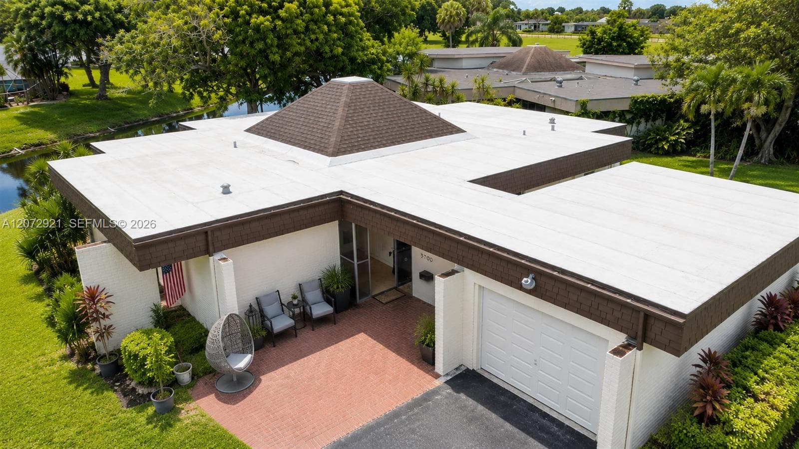 5700 White Hickory Cir, Tamarac, FL 33319 photo 2
