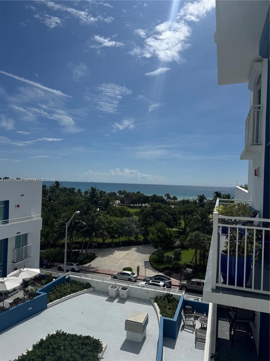 7600 Collins Ave # 703, Miami Beach, FL 33141