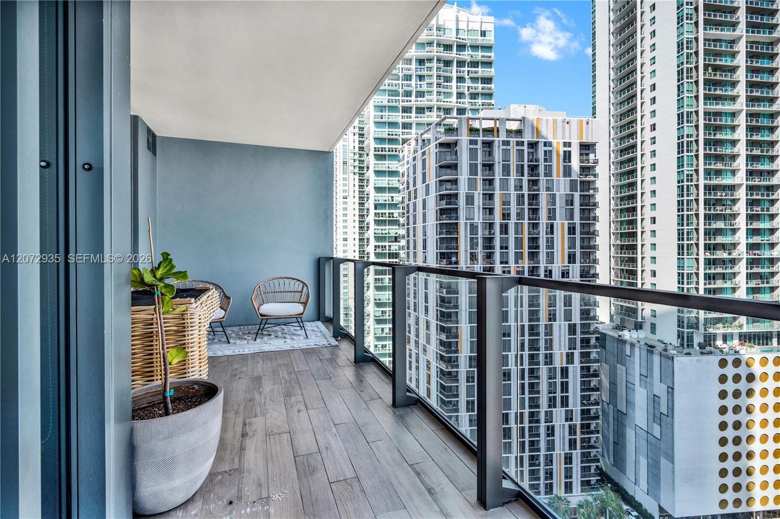 68 SE 6th St # 1207, Miami, FL 33131 photo 4