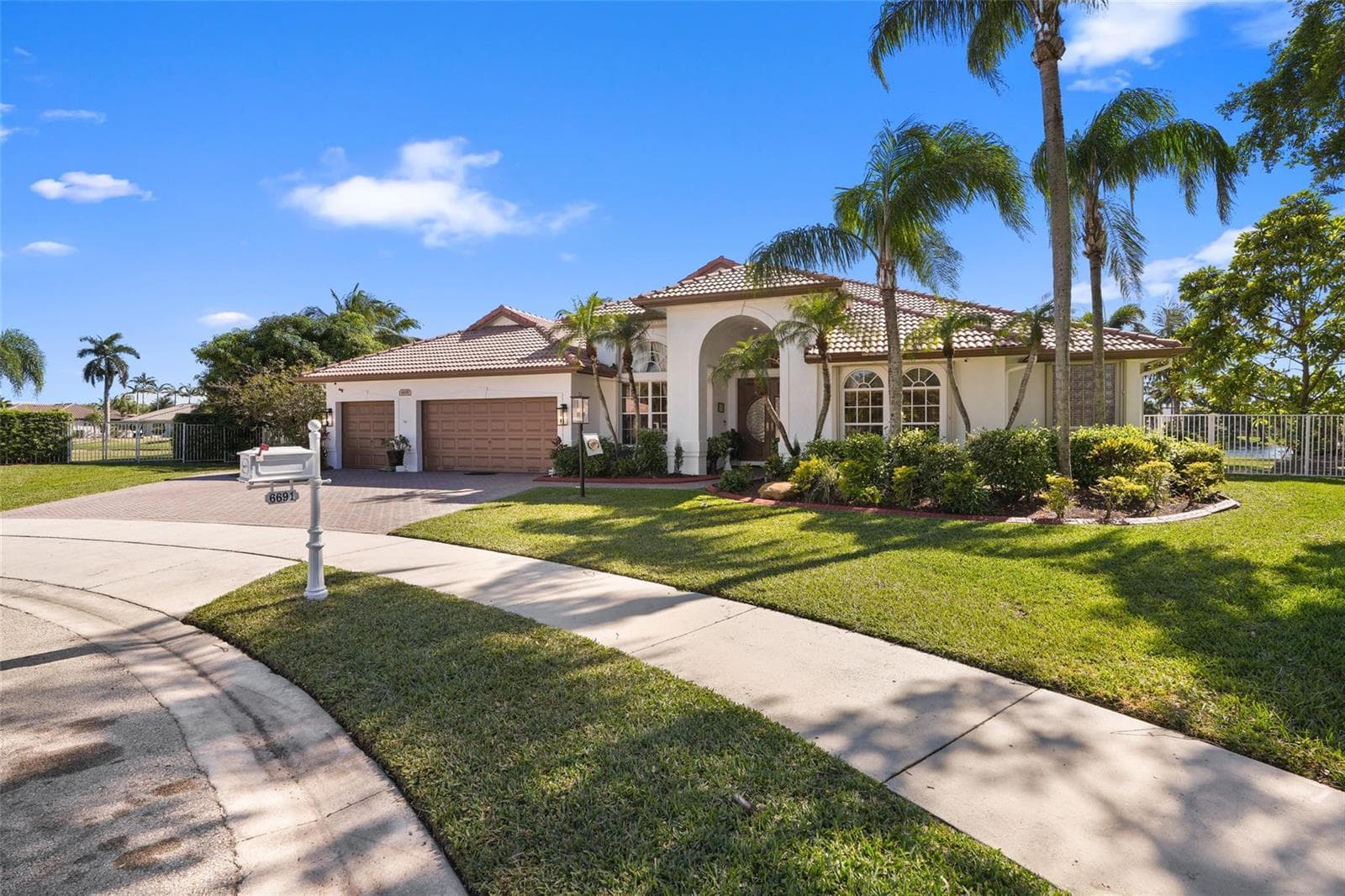 6691 Segovia Way, Pembroke Pines, FL 33331 photo 2