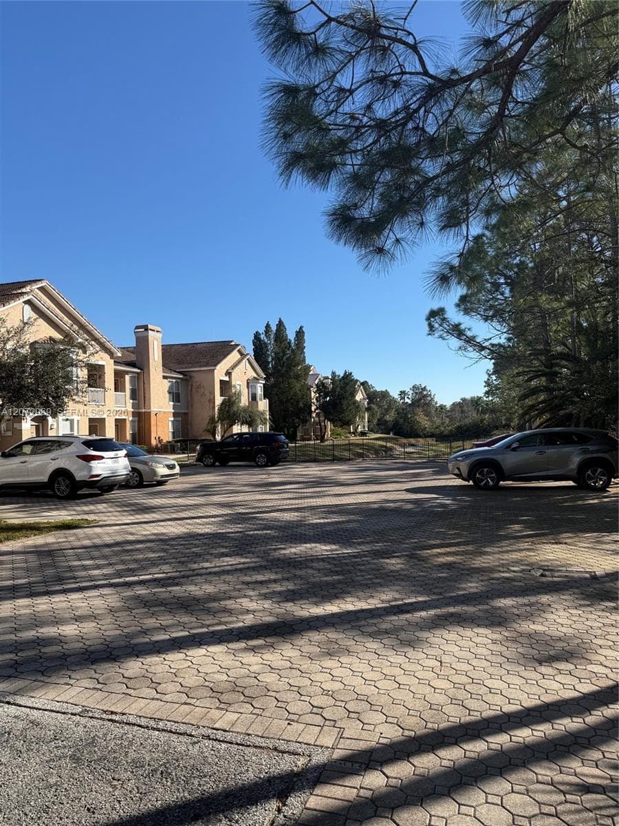 17962 VILLA CREEK DRIVE # 17962, Tampa, FL 33647 photo 2