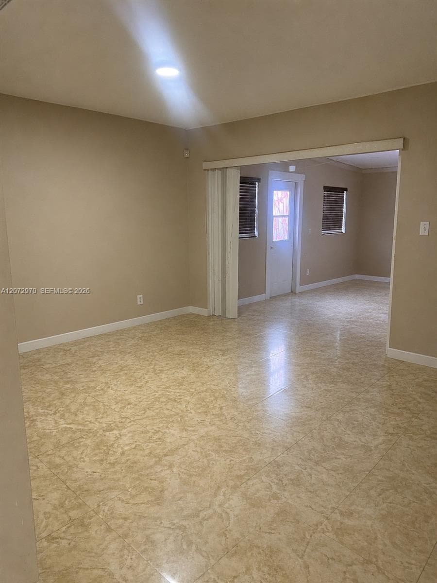 19727  NW 84  TH PL, Hialeah, FL 33015 photo 4