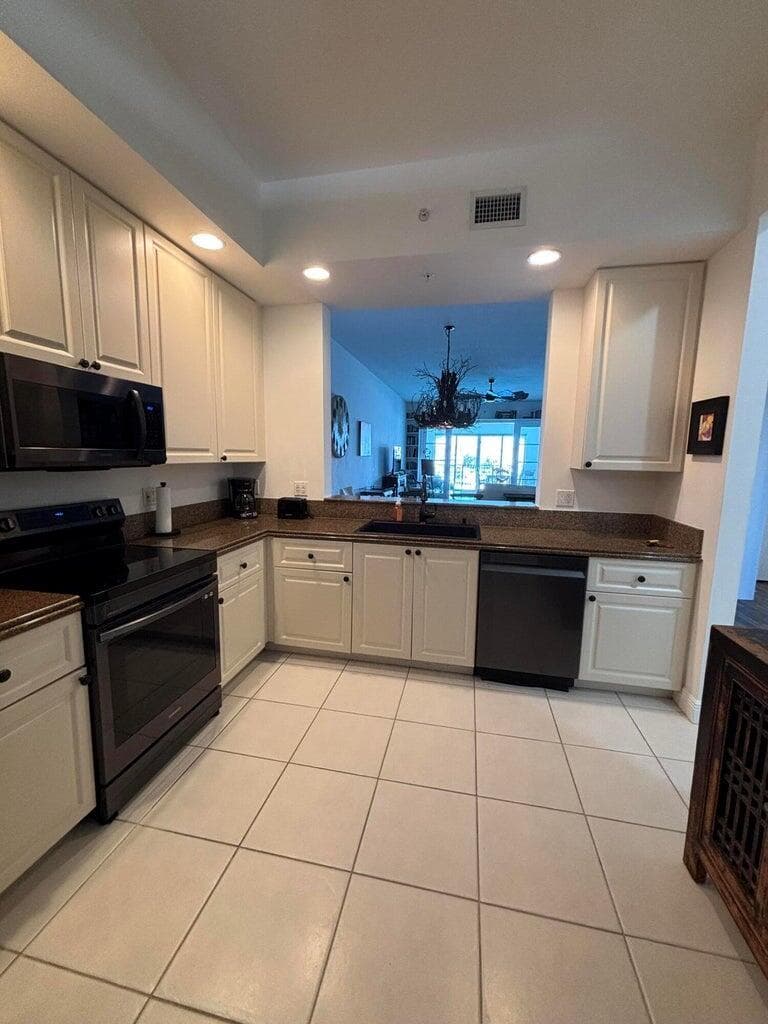 12 HARBOUR ISLE Drive W # 306, Fort Pierce, FL 34949 photo 2