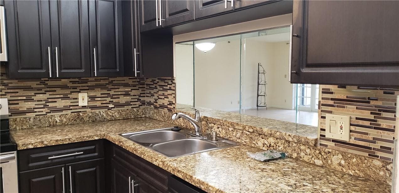 7050 NW 44TH Street # 403, Lauderhill, FL 33319 photo 3