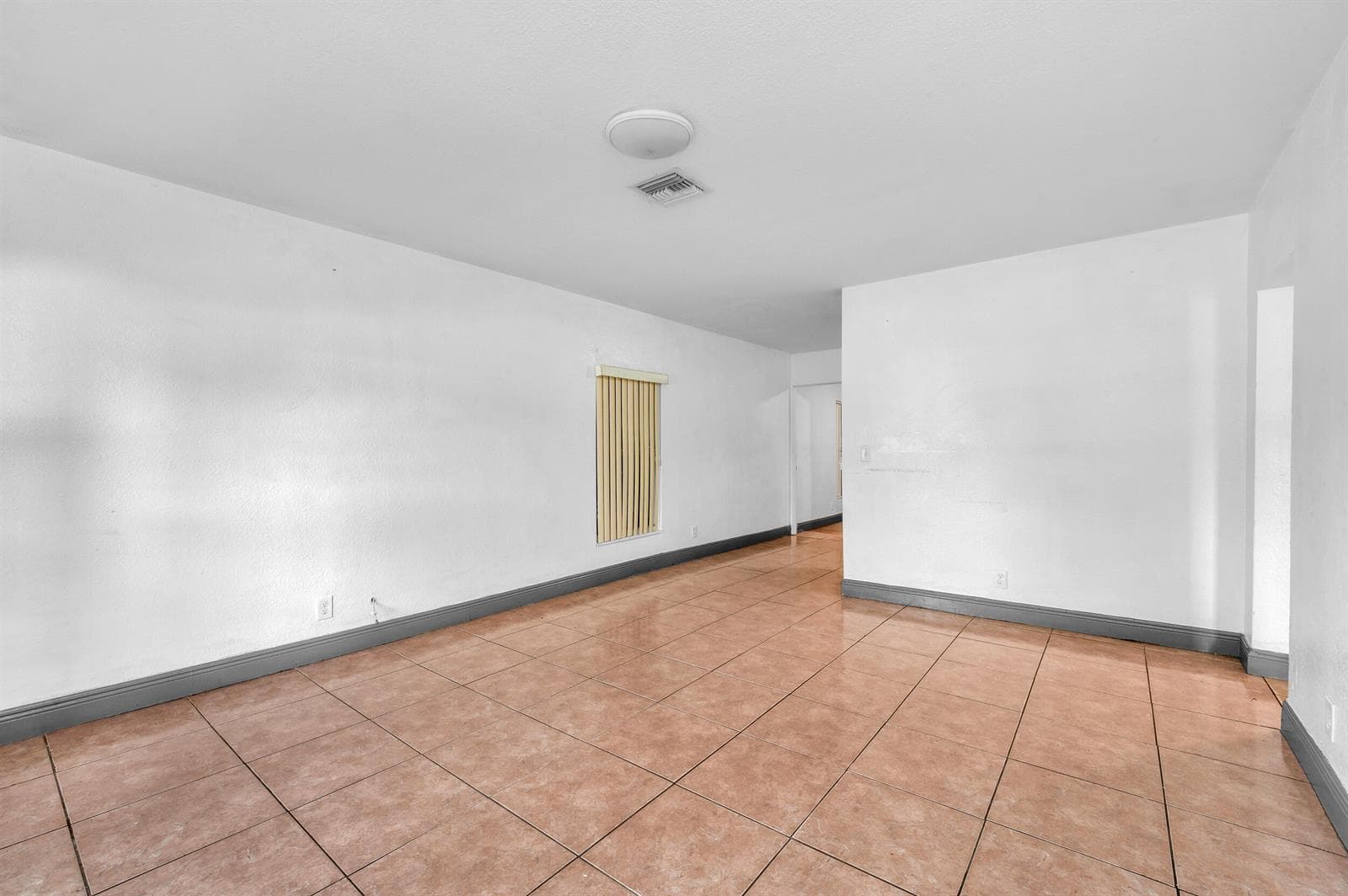 124 SW 10TH Avenue, Boynton Beach, FL 33435 photo 2