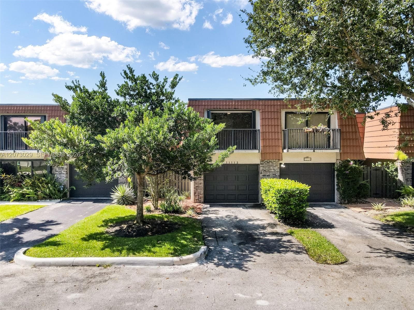 11112 N Harmony Lake Cir, Davie, FL 33324