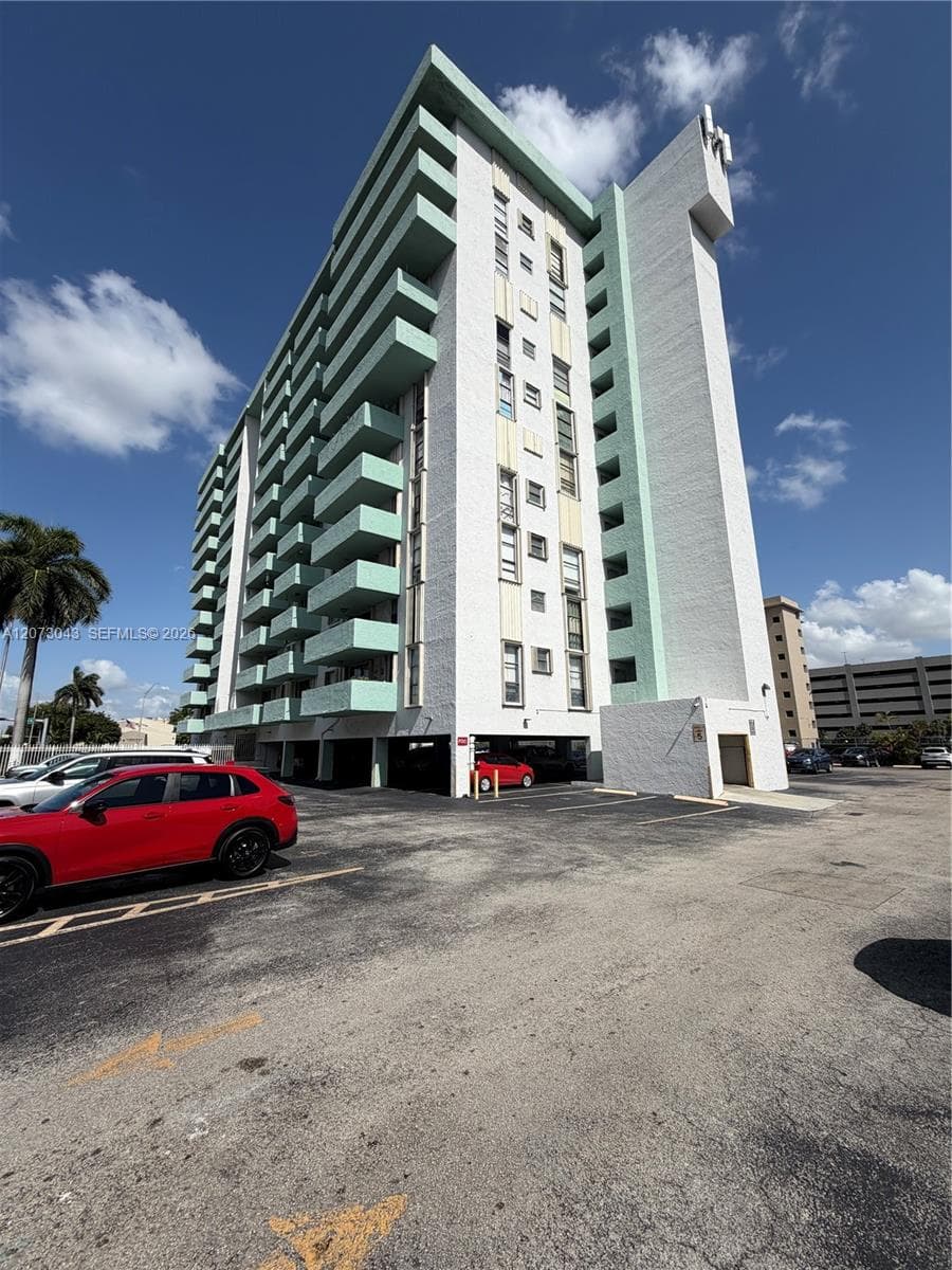 1825 W 44th Pl # 308, Hialeah, FL 33012
