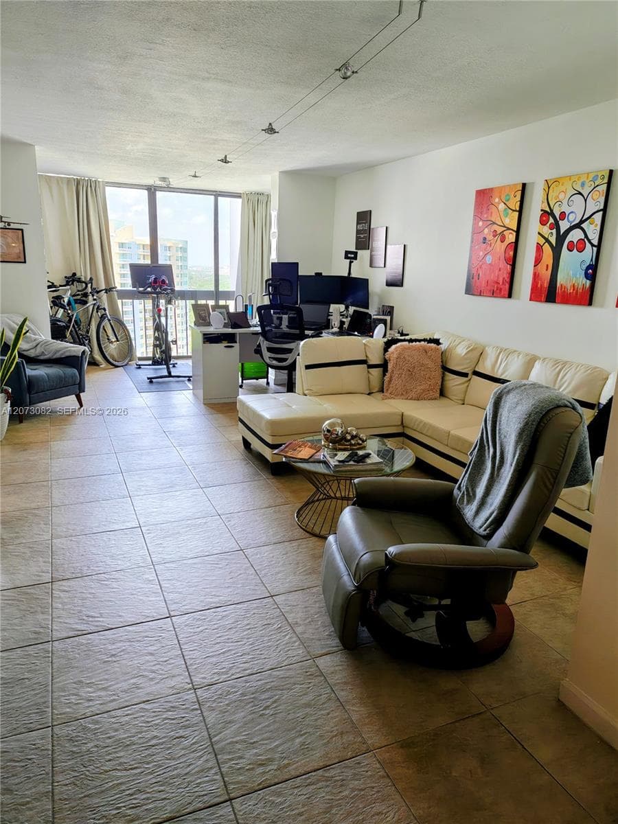 2333 Brickell Ave # 2814, Miami, FL 33129 photo 2