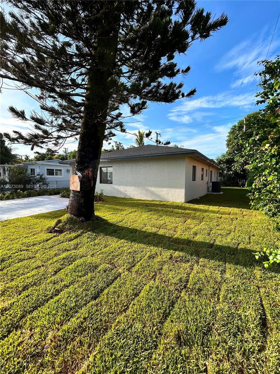 2950 NW 93 ST, Miami, FL 33147 photo 2