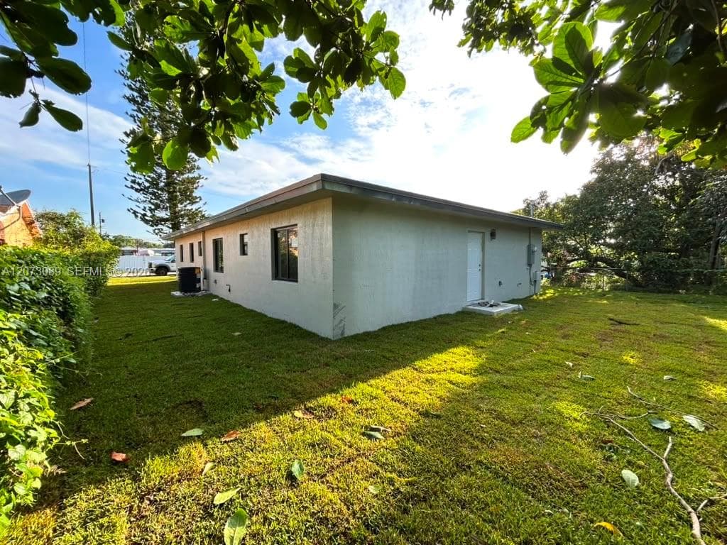 2950 NW 93 ST, Miami, FL 33147 photo 4