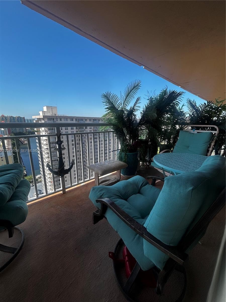251 174th St # 2315, Sunny Isles Beach, FL 33160 photo 2