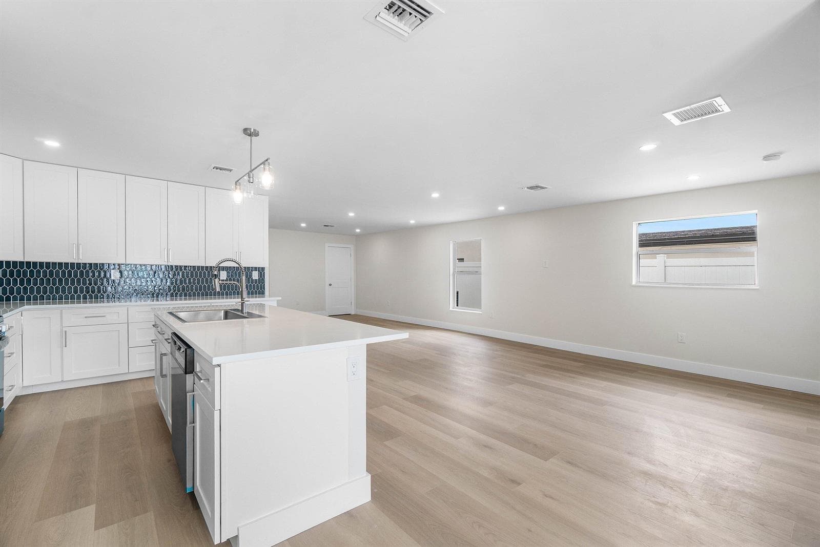 325 SW 8TH Avenue, Delray Beach, FL 33444 photo 4