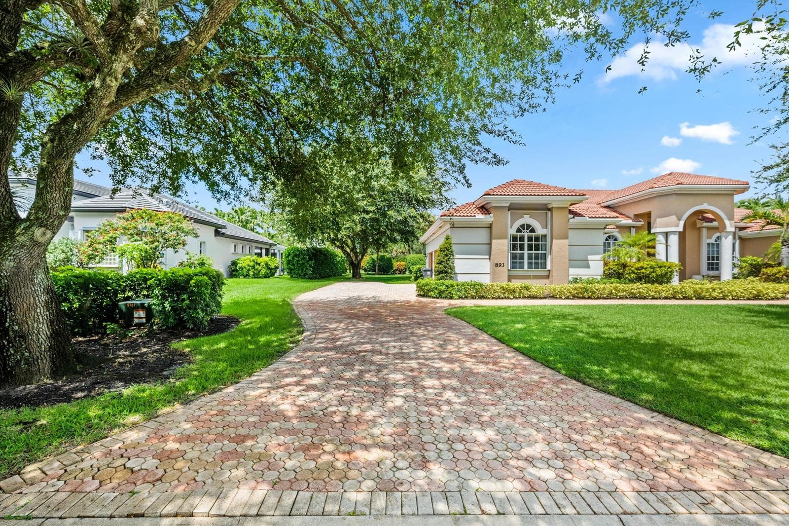 893 FOREST GLEN Lane, Wellington, FL 33414 photo 4