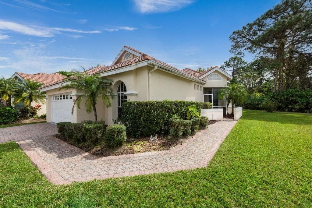 546 SW NEW CASTLE Cove, Port St. Lucie, FL 34986 photo 2