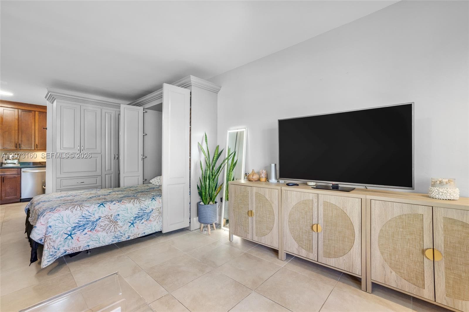 2445 Lake Pancoast Dr # 4, Miami Beach, FL 33140 photo 5