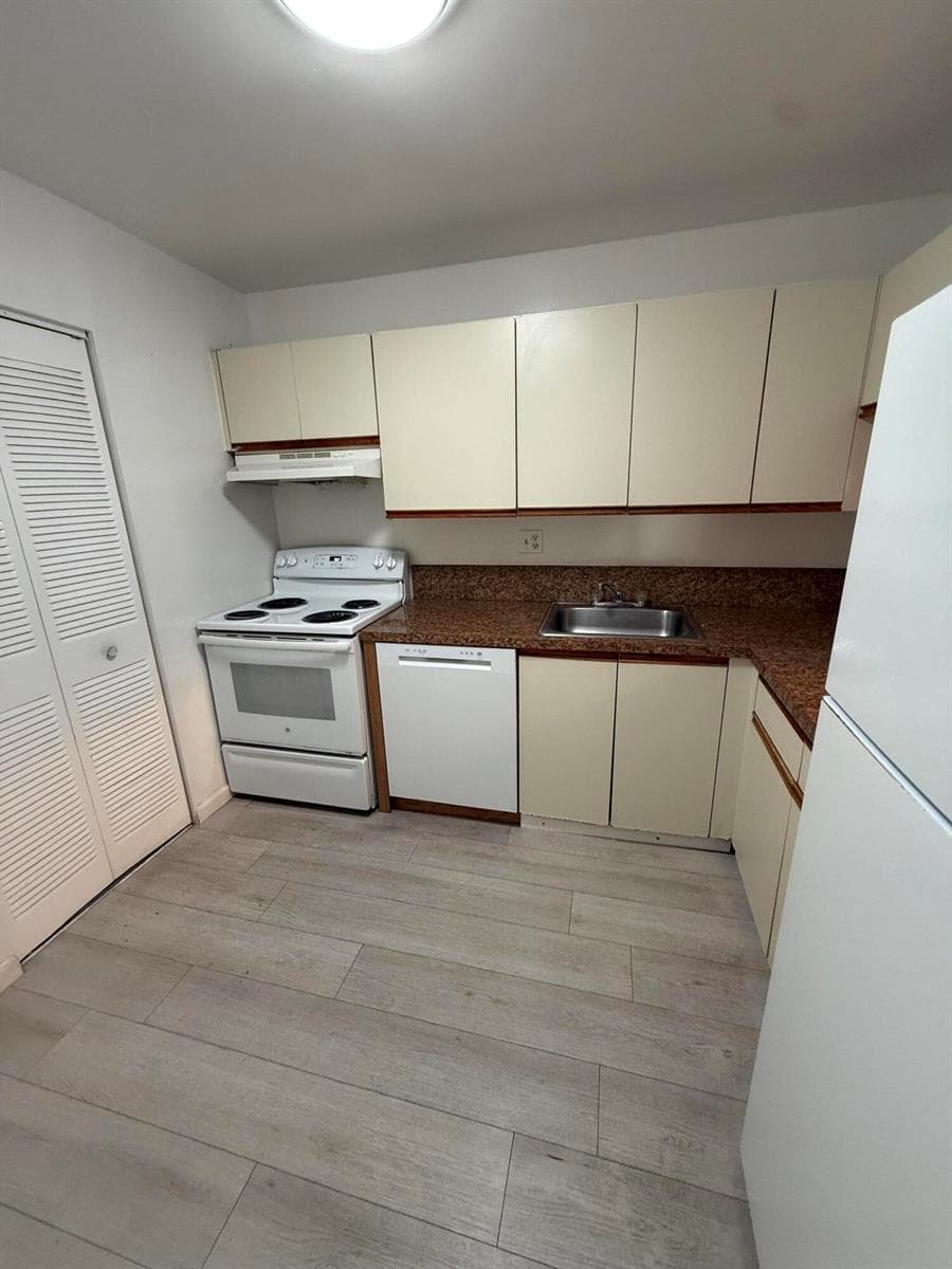 7925 S COLONY Circle S # 206, Tamarac, FL 33321 photo 2
