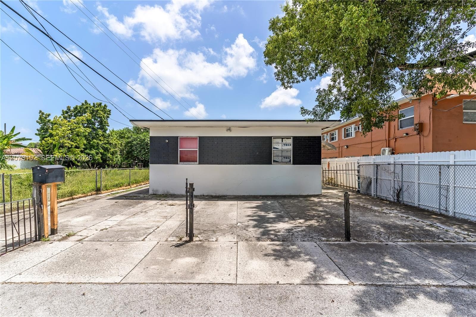 2180 NW 30th St, Miami, FL 33142 photo 2