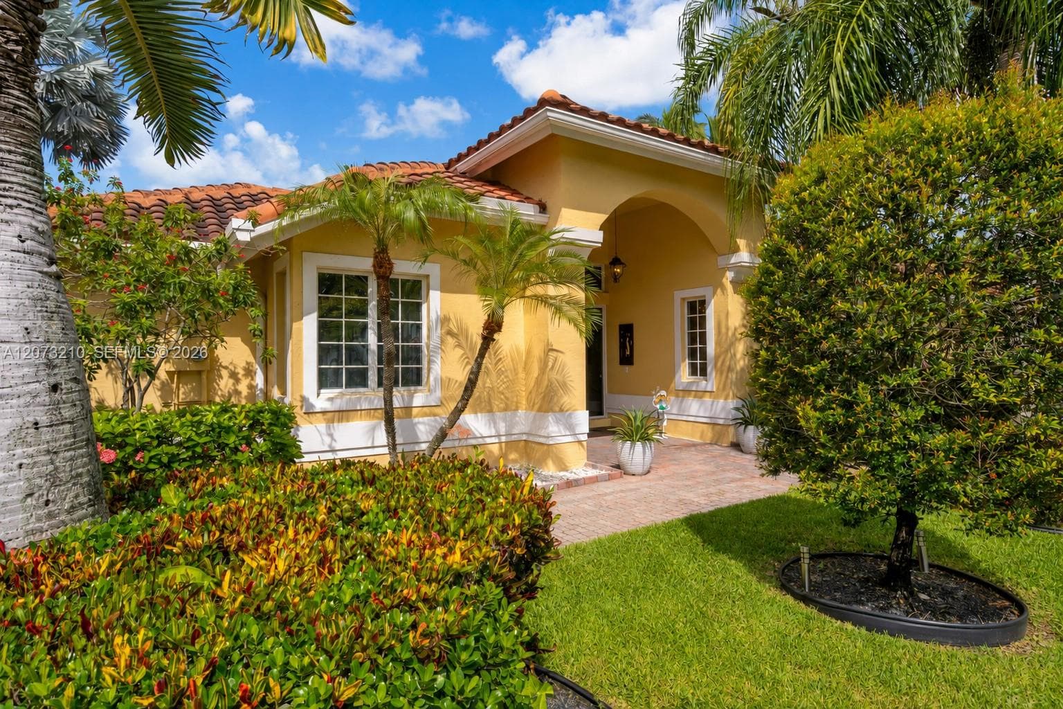 1090 SW 156th Ave, Pembroke Pines, FL 33027 photo 2