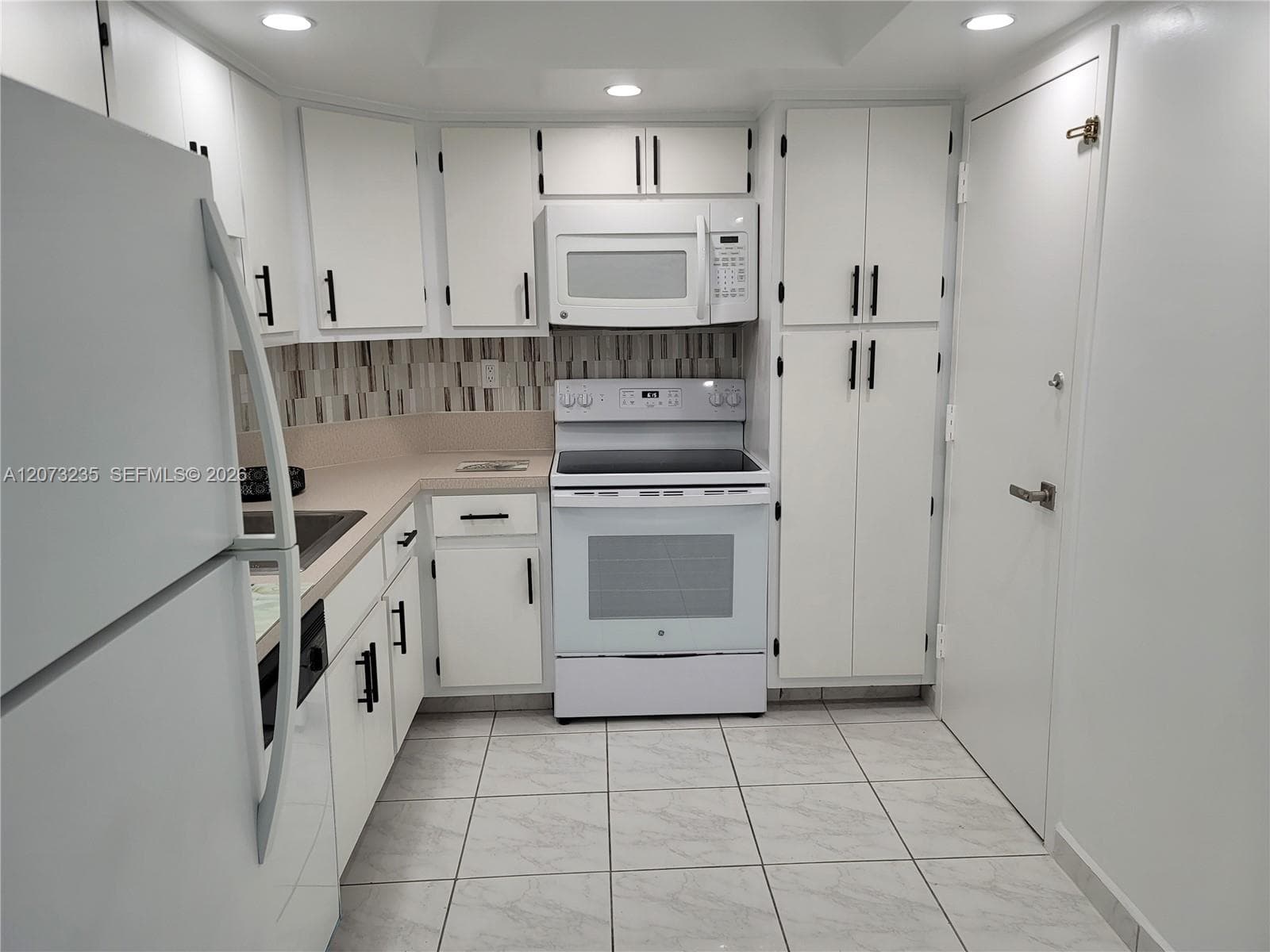 300 Bayview Dr # 603, Sunny Isles Beach, FL 33160 photo 5