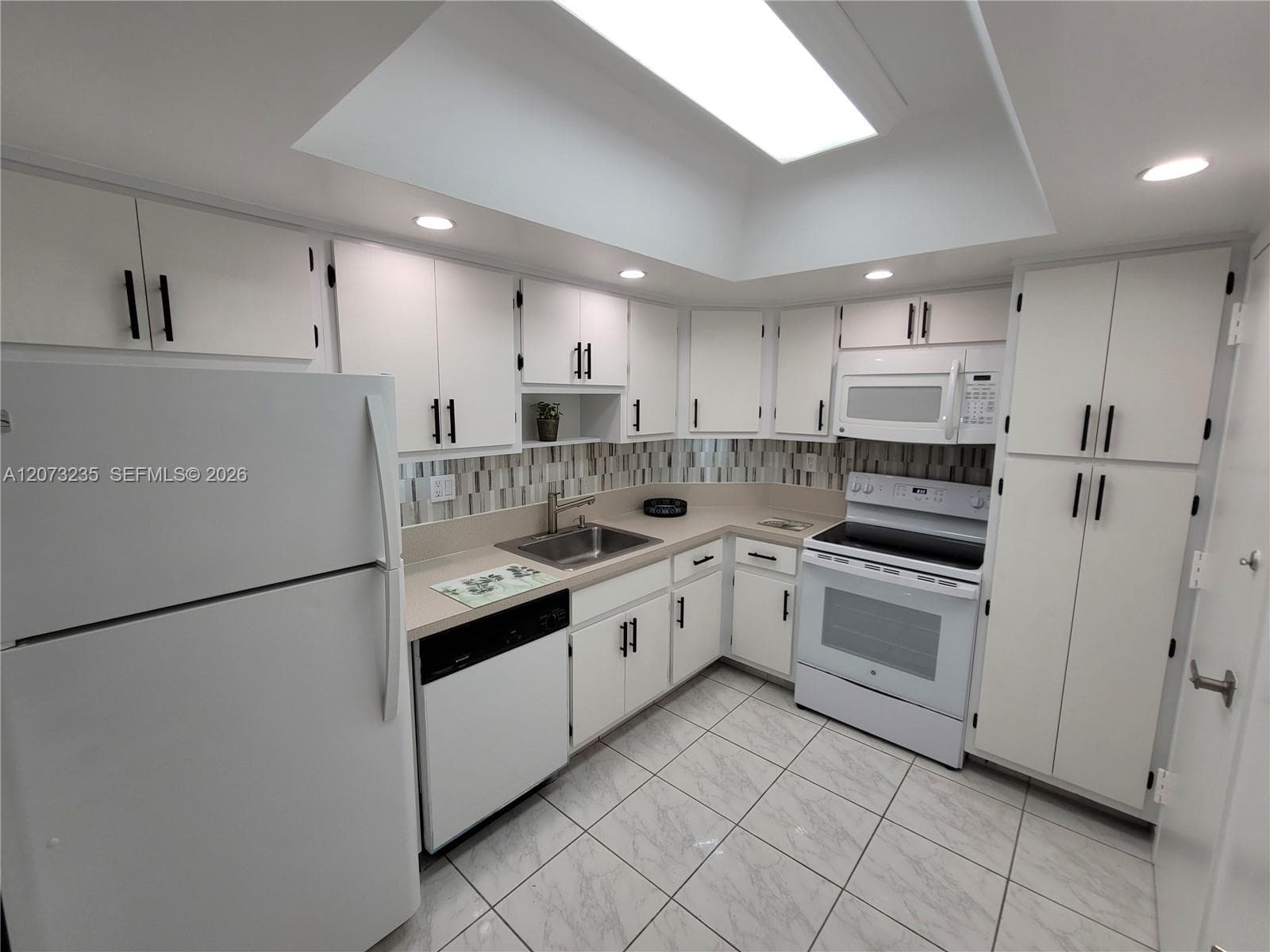 300 Bayview Dr # 603, Sunny Isles Beach, FL 33160 photo 4