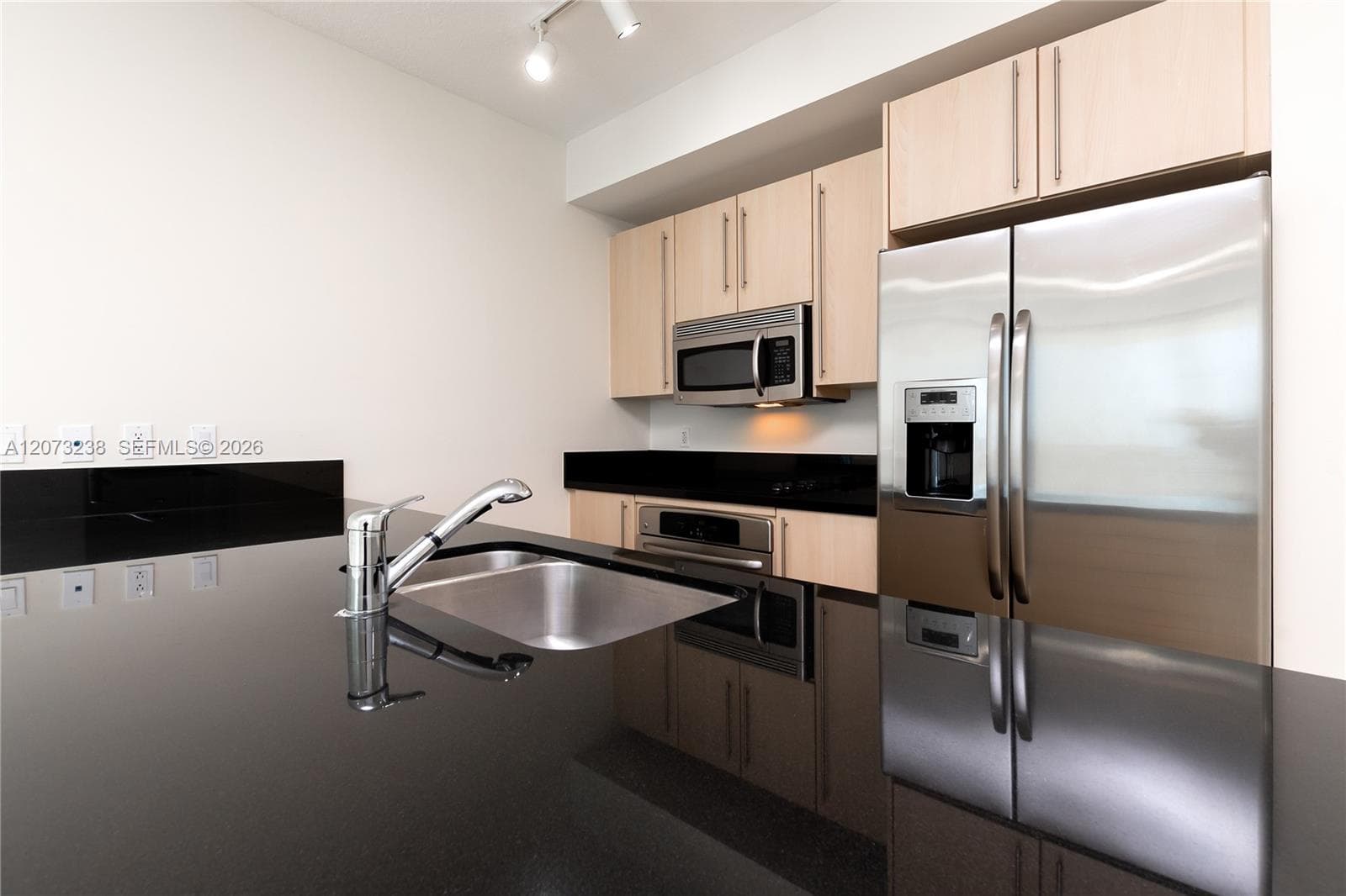 79 SW 12th St # 2602-S, Miami, FL 33130 photo 2