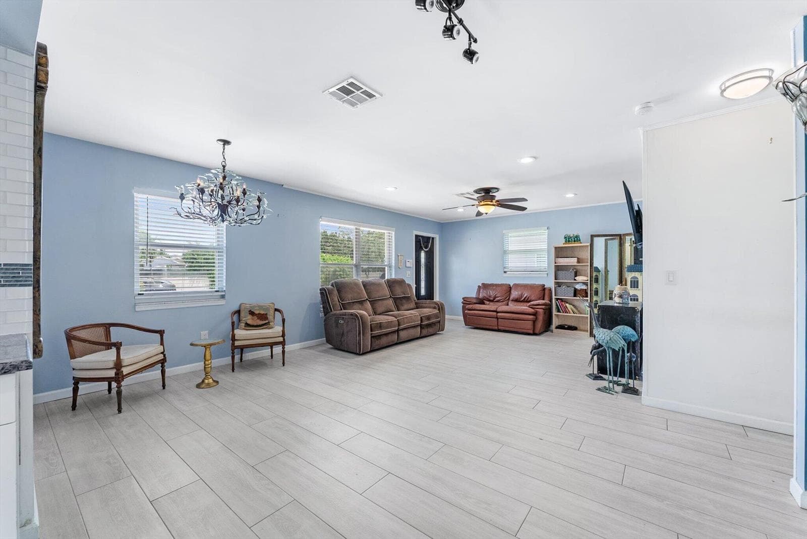 708 HILLCREST Boulevard, West Palm Beach, FL 33405 photo 5
