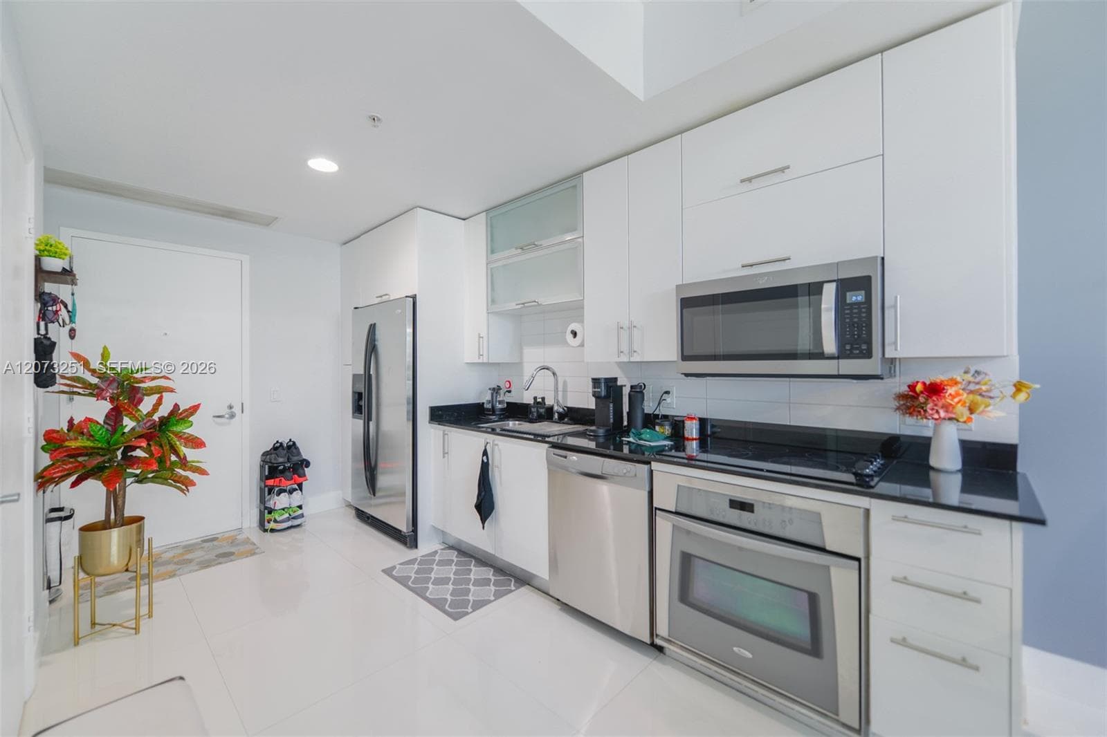 60 SW 13th St # 2404, Miami, FL 33130 photo 3