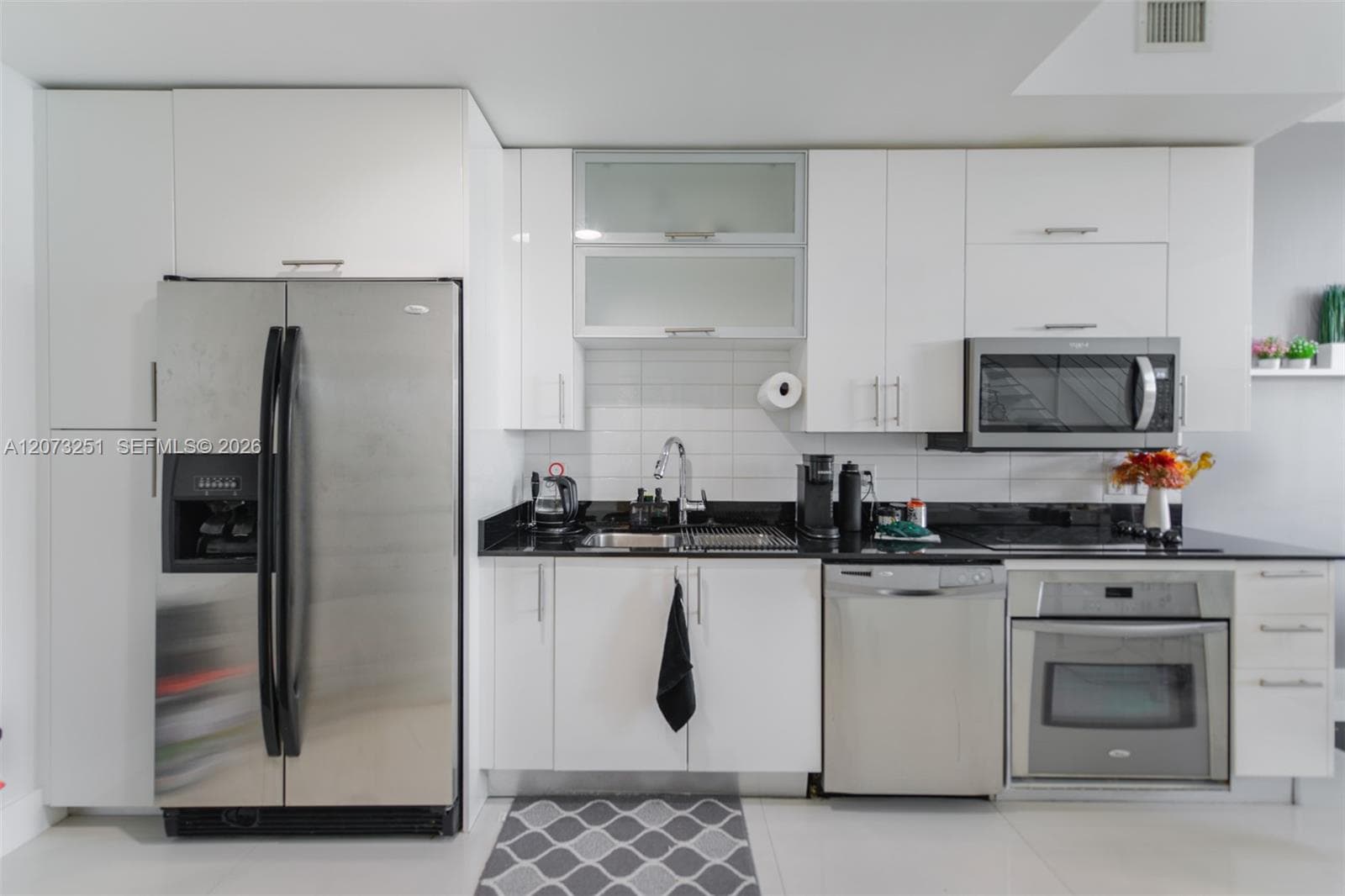 60 SW 13th St # 2404, Miami, FL 33130 photo 4