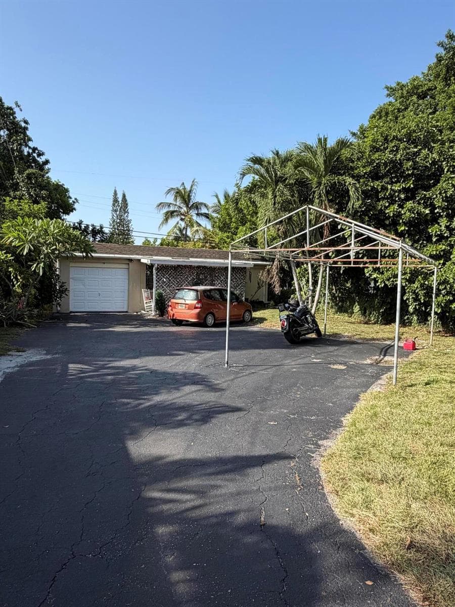 2647 PIERCE Street, Hollywood, FL 33020 photo 2
